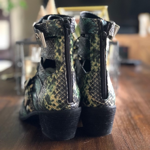 Jeffrey Campbell Raider Lace-Up Boot Snake Print - Picture 6 of 8